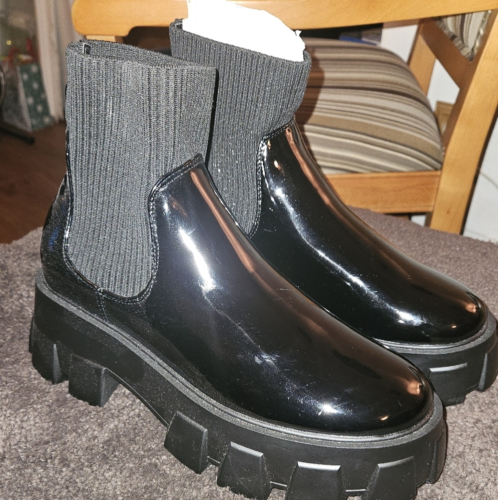 Shoe Dazzle Women’s Faux Leather Arden Chelsea Bootie Black US Size 8.5